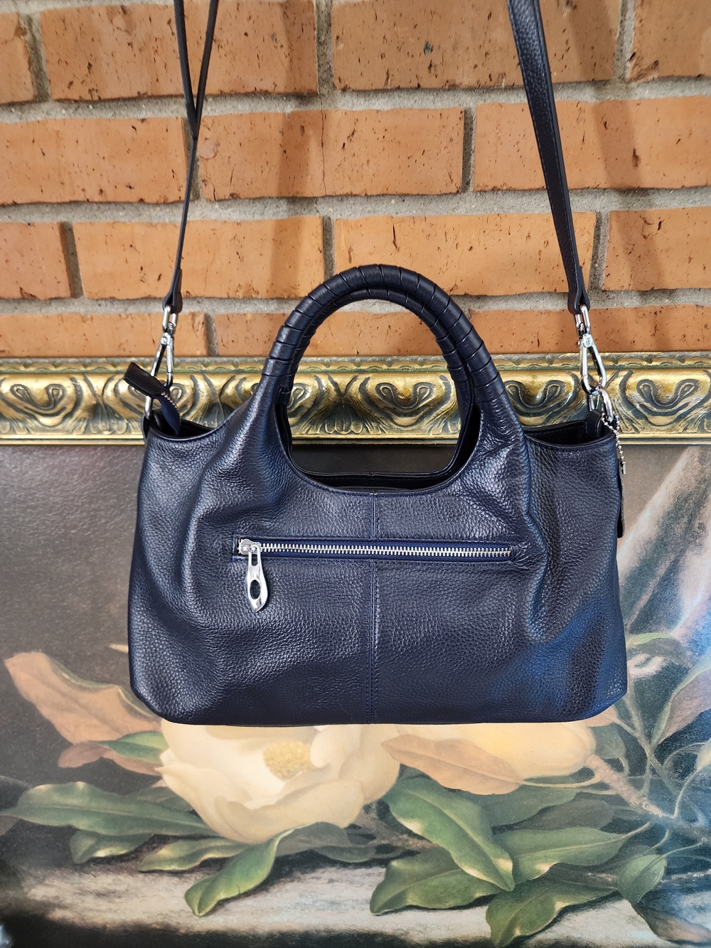 Iswee Navy Pebbled Leather Shoulder Bag - Picture 5 of 17